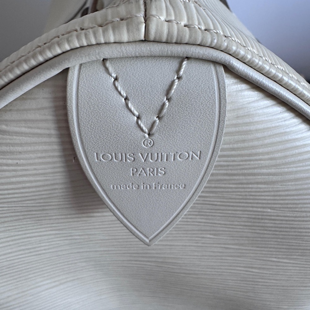 Authentic Louis Vuitton Speedy 25 White Epi Leather - Picture 3 of 16